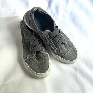 Women’s Casual Gray Slip-On Sneakers size 9